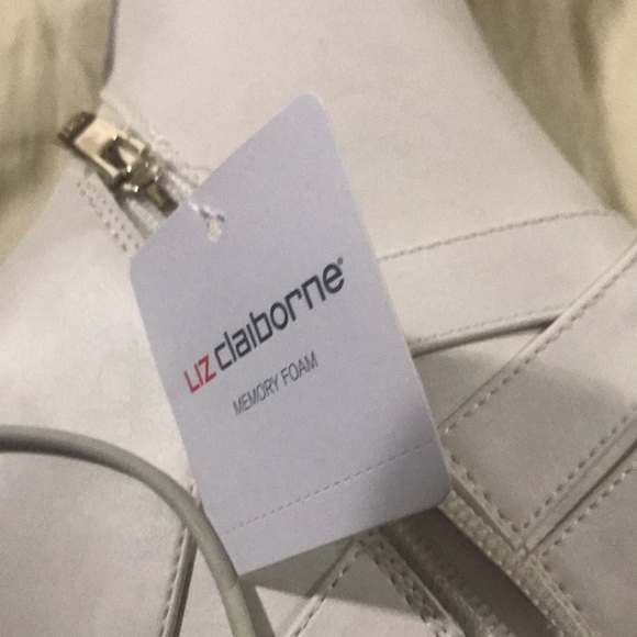 Liz Claiborne off whit high boots the knee gold hardware. NWT size 11M - Picture 7 of 7